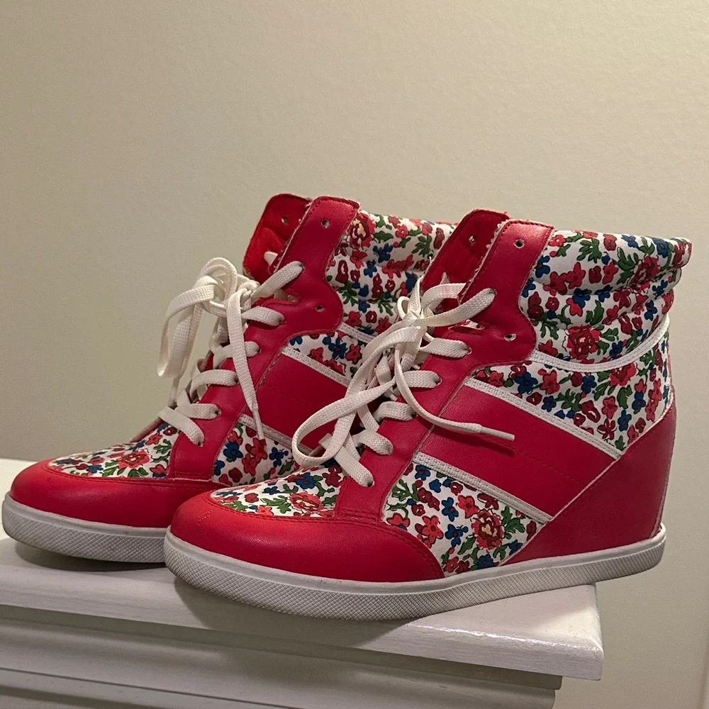 Mudd Floral Red High-Top Wedge Sneakers - Picture 1 of 5